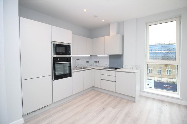 Flat to rent in Park View, 30 Radford Way