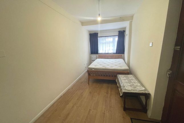 Thumbnail Flat to rent in Greatwest Road, Heston