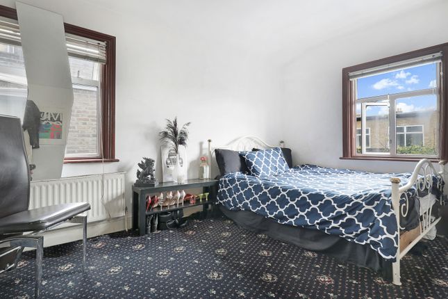 Terraced house for sale in Leswin Road, London