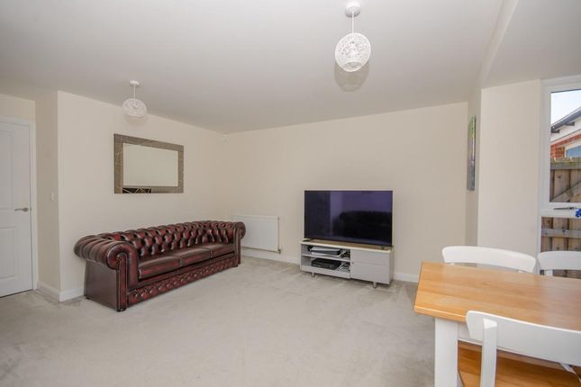 27, Rowdell Avenue, Bristol photo 3