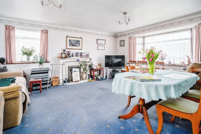 End terrace house for sale in High Wood Road, Hoddesdon