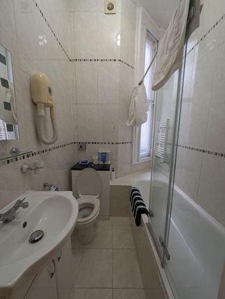 Flat A 11, Castletown Road, London photo 5