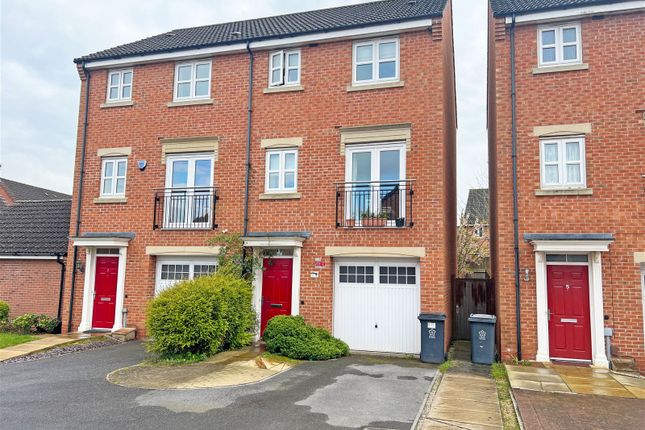 Thumbnail Town house for sale in Coxwold Close, Hamilton, Leicester