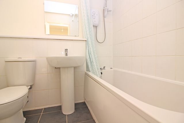 84, Isaacson Drive Wavendon Gate Milton Keynes, Milton Keynes photo 4