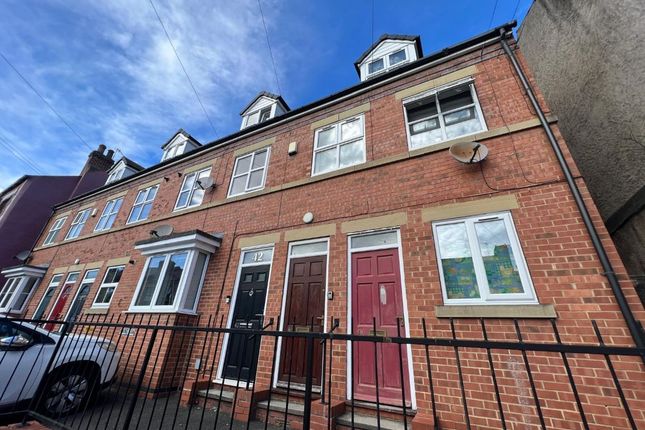 2-bed flat on 40 Fieldhead Road, Sheffield, £100,000