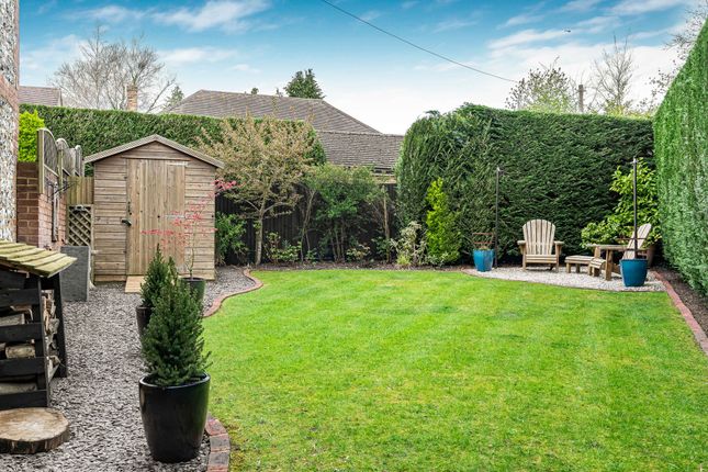 Oak Tree Cottage, 5 Overdales, High Wycombe photo 4