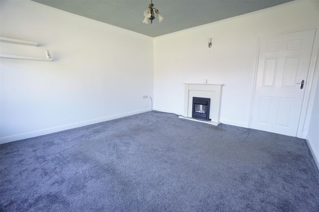 14, Carlton Close, Chesterfield photo 3