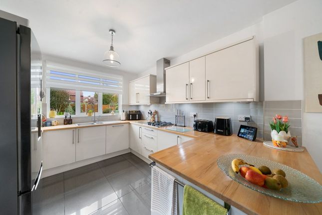 8 Montrose Drive, Southport photo 3