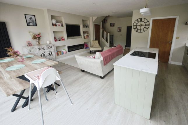 3, Pilgrims Close, Brentwood photo 2