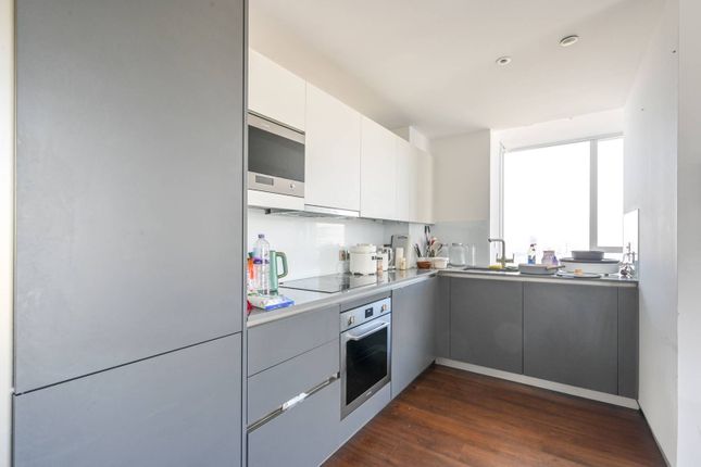 Thumbnail Flat for sale in Maine Tower, Canary Wharf, London