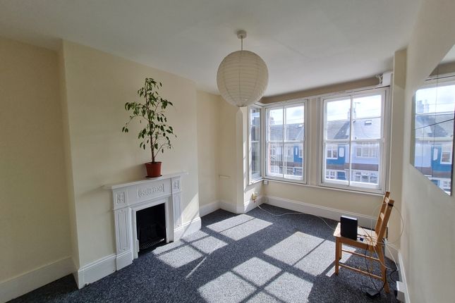 Thumbnail Flat to rent in Princes Terrace, Brighton