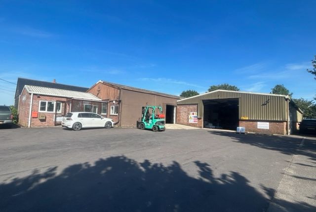 Warehouse to let in Andover Road, Devizes