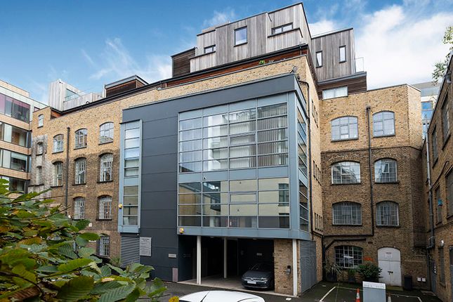 Office to let in Bell Yard Mews, London