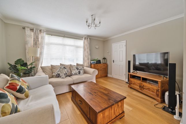 7, Broom Hill, Buckinghamshire photo 4