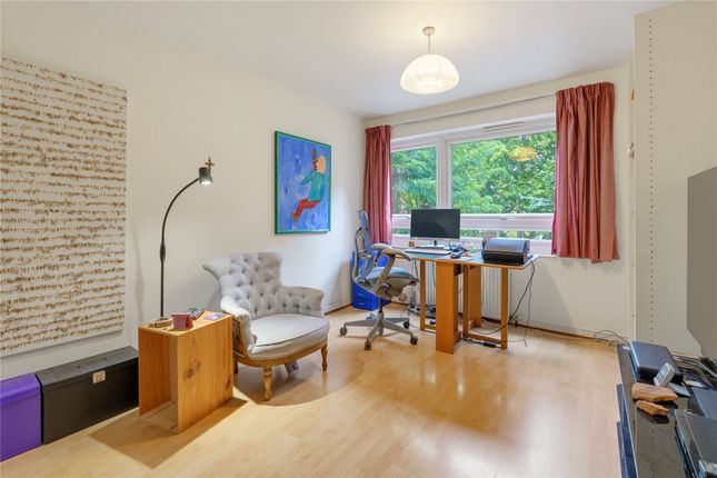 153, Bartholomew Close, London photo 3
