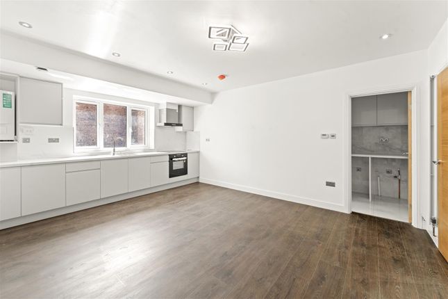 Flat 1, 7, Ashton Lane, Sale photo 2