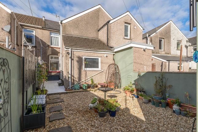 16 Fields Park Terrace, Newport photo 4
