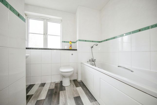 Flat for sale in Tufnell Way, Colchester