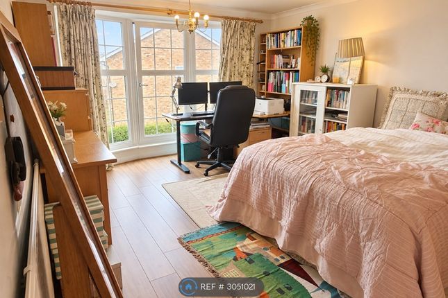 St James Close, New Malden photo 5