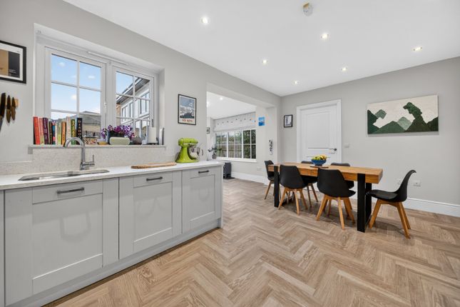 25, Riverside View, Leeds photo 4