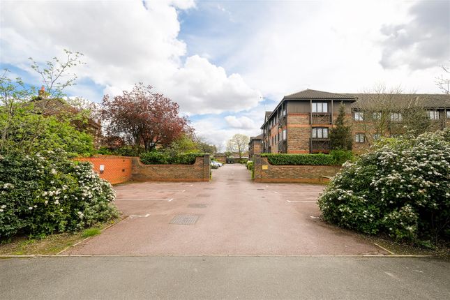 Flat for sale in Winningales Court, Vienna Close, Ilford