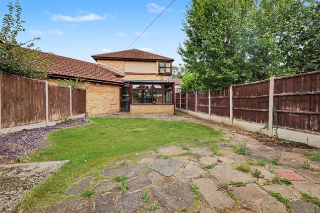 21 Kenton Way, Langdon Hills, Essex photo 4