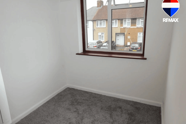 58, Rogers Road, Dagenham photo 3