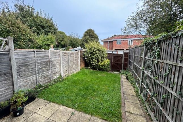 16, Montgomerie Drive, Guildford photo 2