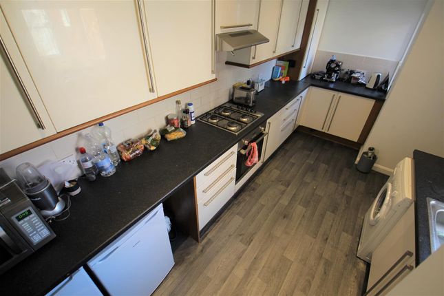 Estcourt Avenue, Leeds photo 3