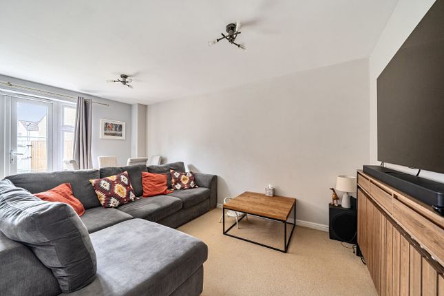 2, Milbury Walk, Swindon photo 4