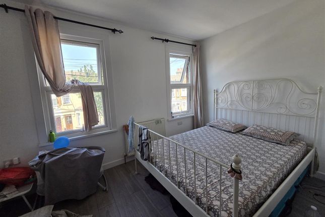 20, Benares Road, London photo 3