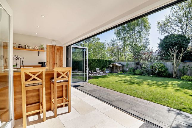 Pear Tree Cottage, The Causeway, Gloucester photo 3