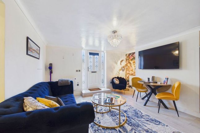Flat 1, 5 Wellington Terrace, Whitby photo 2