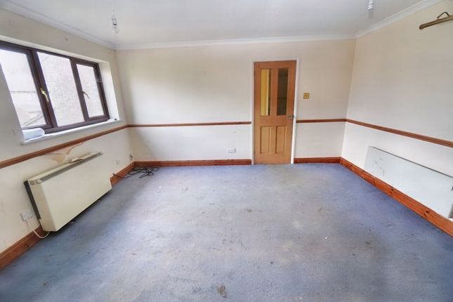 Flat for sale in Birinus Close, High Wycombe