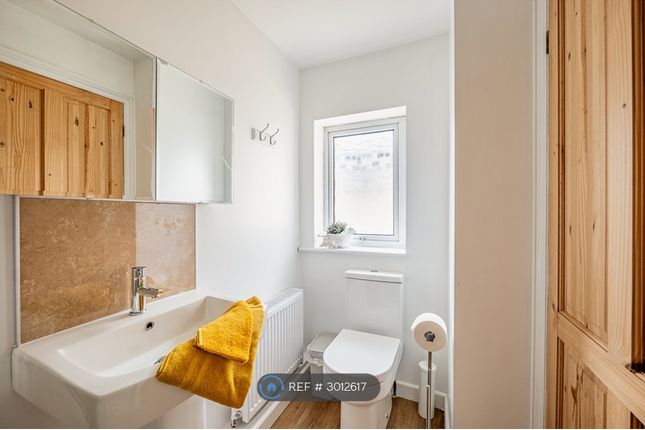 Room   Eastbourne Road, Trowbridge photo 4