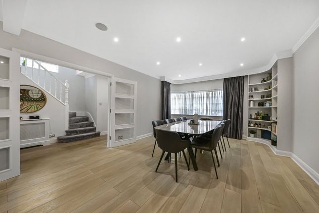 60, Litchfield Way, London photo 4
