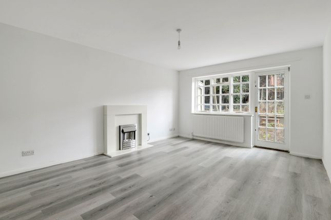 8 Clinton Court, Nottingham photo 3