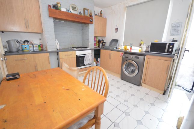55, Briggs Avenue, Castleford photo 3