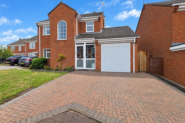 3-bed detached on Martin Close, Buckingham, £450,000