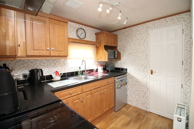 18, Ingledene Caravan Site, Thornton-Cleveleys photo 4