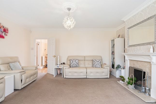 3, Raleigh Way, Feltham photo 3
