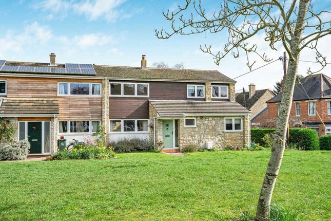 14 Hilltop Gardens, Kidlington photo 2