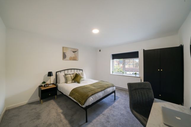 Room to rent in Avalon Road, London
