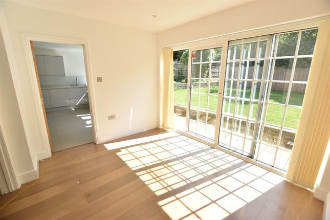 Cumbrae Gardens, Surbiton photo 4