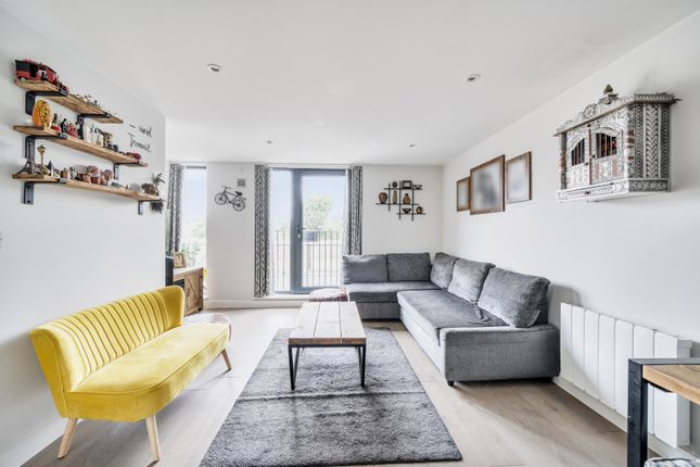 Flat 38 Solis, 260, Field End Road, Ruislip photo 3