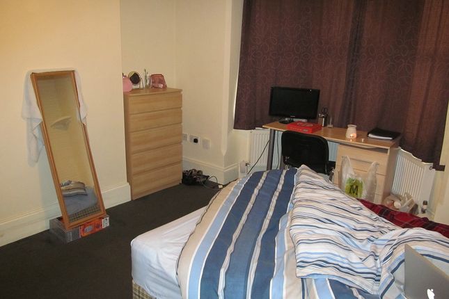 Thumbnail Terraced House To Rent In Basingstoke Road Reading Thumbnail Terraced House To Rent In Basingstoke Road Reading