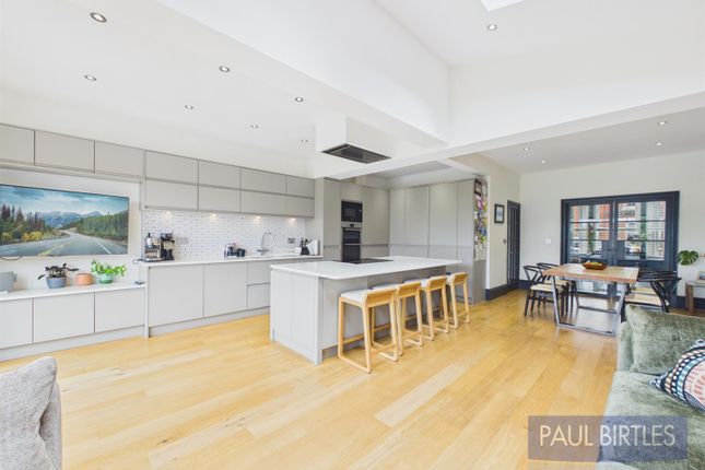 51, Whitelake Avenue, Trafford photo 4