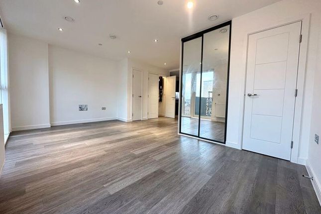 Studio flat on 126, Rally Building, South Grove, E17 , Walthamstow, £1,650/mo