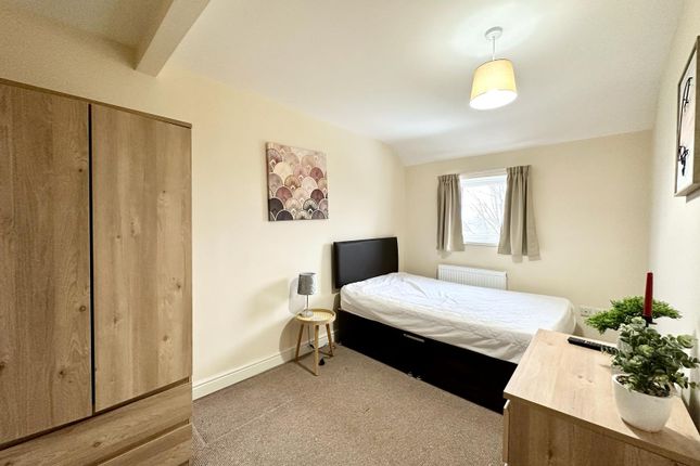 Shared accommodation to rent in Birch Avenue, Skellow, Doncaster
