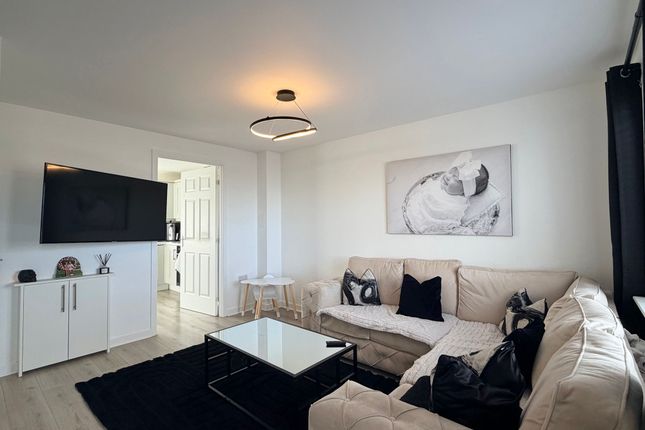 61 Newcomen Gardens, Glasgow photo 2
